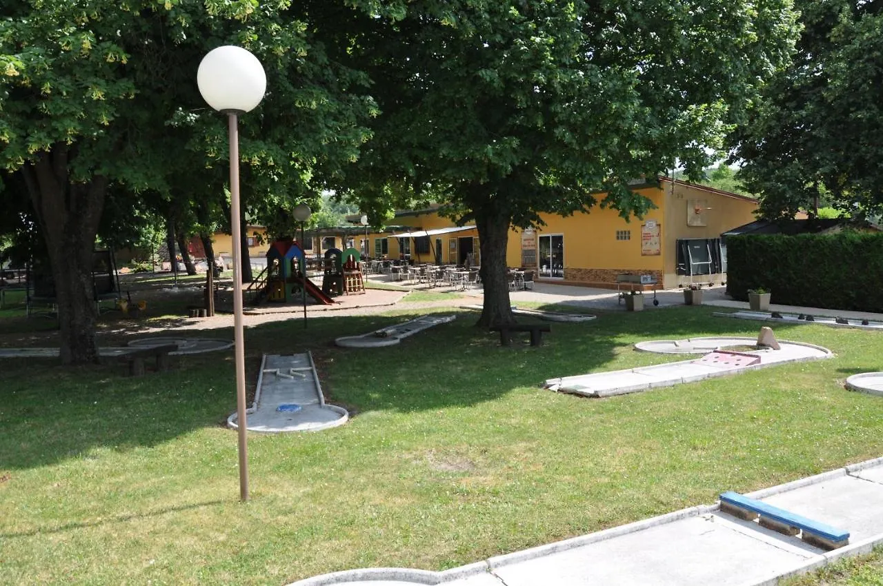 Campsite Mobil Homes Xxl2 4 Chambres - Camping Le Ranch Des Volcans Chatel-Guyon